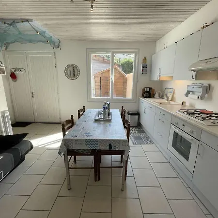 Ferienhaus Charmante Maison A Saint-jean-de-monts, 400m De La Plage, Terrasse, Jardin, Parking Et Menage Inclus - Fr-1-224c-198