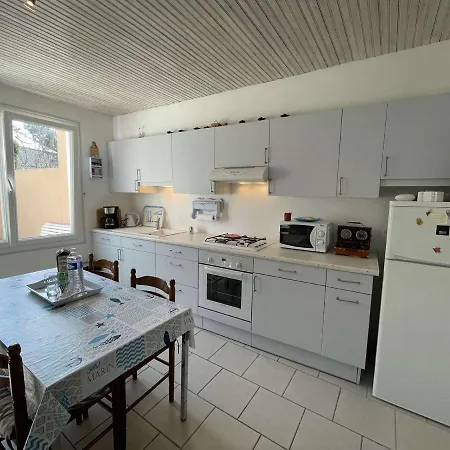 Charmante Maison à Saint-jean-de-monts, 400m De La Plage, Terrasse, Jardin, Parking Et Ménage Inclus - Fr-1-224c-198 * Saint-Jean-de-Monts